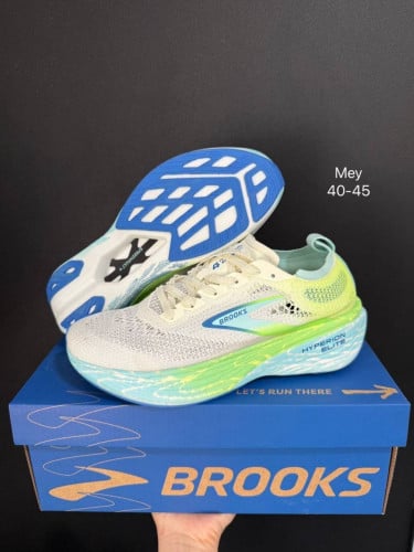 BROOKS SNEAKERS
