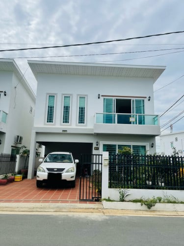 King Villa for rent ផ្ទះវិឡាទោលកែងសម្រាប់ជួល