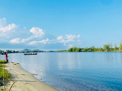 ដីជាប់ព្រែកធំក្រុងកំពតលក់ធូរៗ