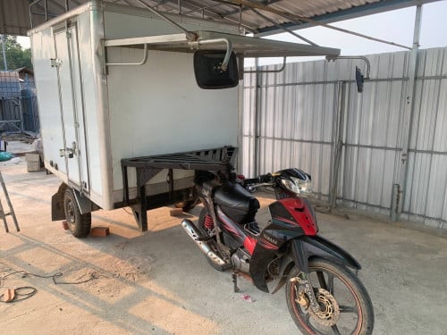 កន្ទុយរម៉ក (មានម៉ូតូលក់ផ្សេង)