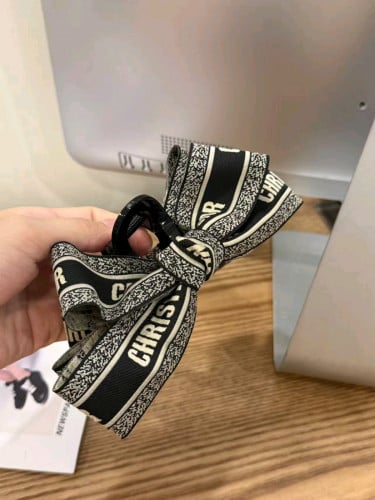 កញ្ចាប់ម៉ូតថ្មីស្អាតៗ