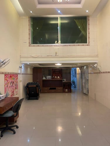 ផ្ទះសម្រាប់លក់ ឬស្សីកែវ ឃ្លាំងសាំងសូគីម៉ិច​