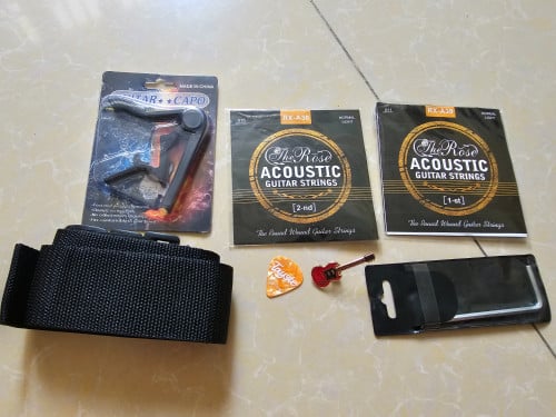 សម្ភារៈហ្គីតា ថ្មី