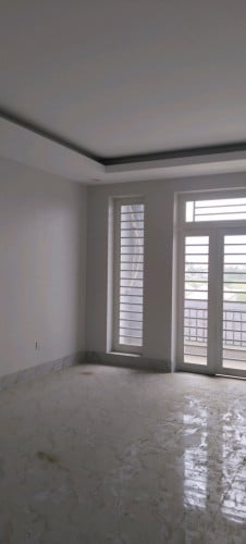 ផ្ទះនៅជាប់ក្រវ៉ាត់ក្រុងទី៣