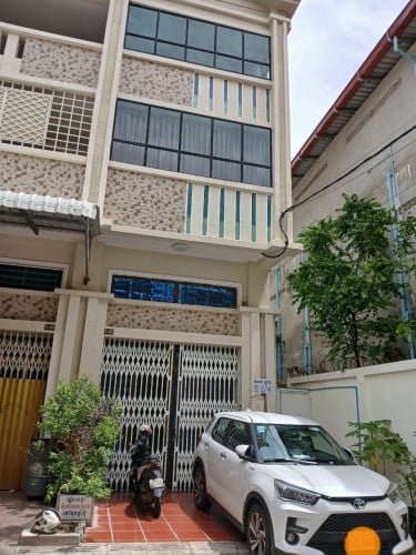 លក់បន្ទាន់ ខាង 1 ជុង នៅ ម្តំុសាលាខណ្ណ័ឬស្សីកែវ