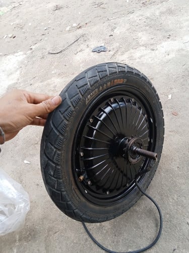 ឈុតដុំម៉ូទ័រកង់ក្រោយរបស់កង់អាគុយកម្លាំង 350w បញ្ចាក់ គឺមួយទឹក