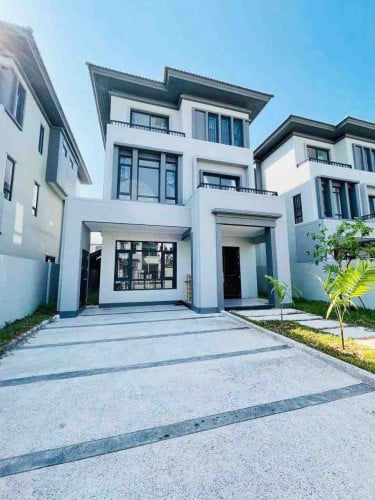 ឃ្វីនB​សម្រាប់លក់នៅក្នុង បុរី​ជីបម៉ុង​ផាកលែន​ 50ម៉ែត្រ