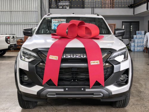 ⭐ ISUZU V-CROSS ឆ្នាំ 2025 ថ្មី100% ( ទិញភ្លាមបានភ្លាម)ធានាតម្លៃពិសេស