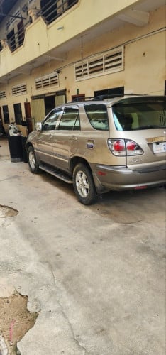 Lexus 2002 ប៉ុង2 មាស