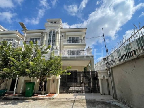 Twin Villa for rent at Phnom Penh Thmei