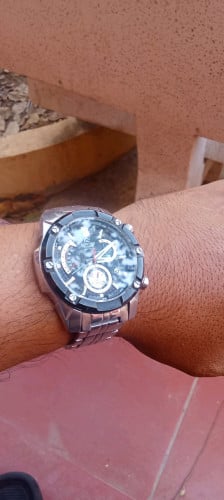 នាឡិកាដៃខ្សែរអុីណុកមិនច្រេះ