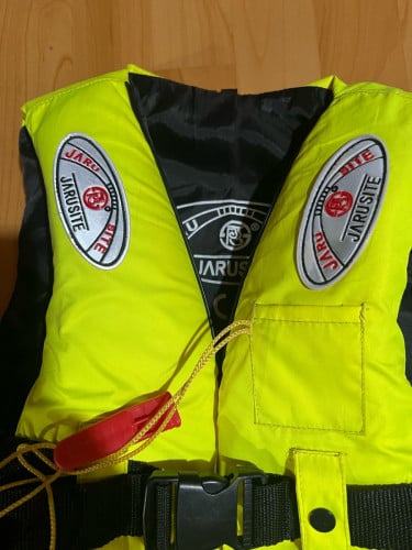 មានលក់អាវពោងងស្បែកជើងហែលទឹក