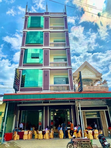 អាគារសម្រាប់ជួលនៅផ្សារអគ្គះ ក្រុងប៉ោយប៉ែត