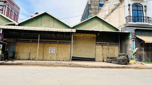 ឃ្លាំងសម្រាប់ជួល ទីតាំងស្ថិតនៅក្រោយ ធនាគា អេស ស៊ីលីដា  ប៉ោយប៉ែត