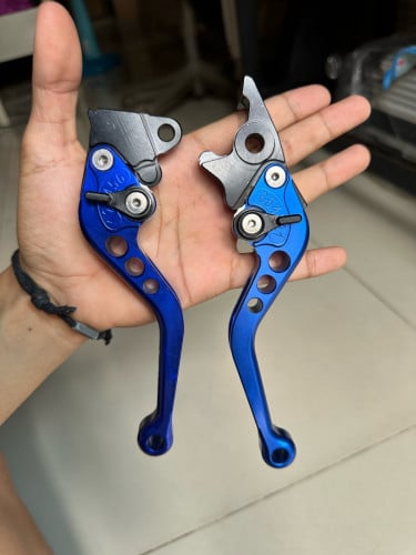 កែងដៃលេង​ម៉ូតូ