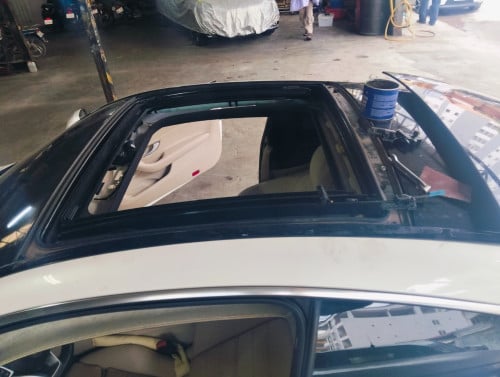 មានទទួលជួសជុលដំបូលឡានលិចទឹកគ្រប់ប្រភេទ