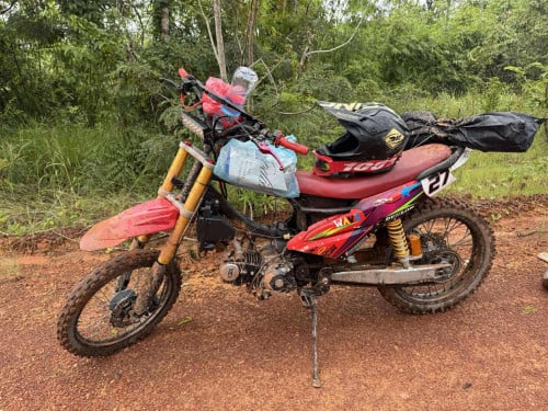 ម៉ូតូឆ្នៃហើយម៉ាស៊ីនតាន់បញ្ជាក់ម៉ាស៊ីនរបស់ចិនកម្លាំង125cc ប្រើអ៊ំប្រ៊ីយ៉ា