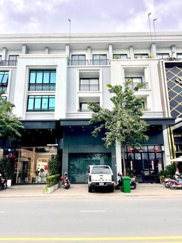 ផ្ទះអាជីវកម្មសម្រាប់លក់តម្លៃពិសេសនៅក្នុងបុរីជីបម៉ុងលែនម៉ាក271