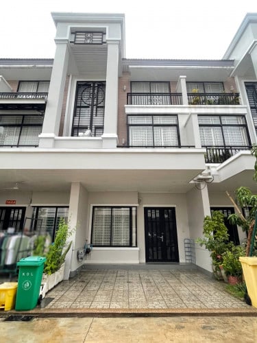 វីឡាកូនកាត់LA សម្រាប់ជួលនៅក្នុងបុរីប៉េងហួតដឹស្តាមេរាហ្គាដិន 50ម៉ែត្រ