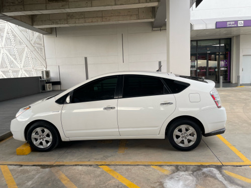 ឡានសម្រាប់ជួល Pruis 07 for Rent