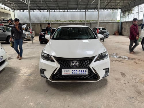 CT 200 2012 Rent 1month 700$