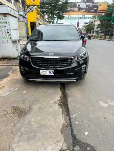 Kia carnival 2015  full option ប៊ូតុង5បើកដំបូល2តង់សំរាប់លក់ម្ចាស់ដើម ប