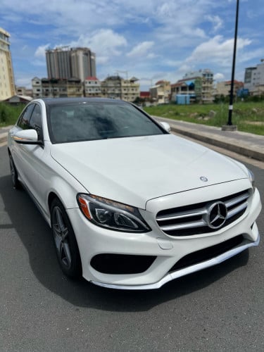 Mercdes Benz C300 AMG Packege ពណ៍ស​ ក្នុង​ពណ៍​ ឈេរឺ​🍒🍒​ 2015   តម្លៃ​ 325OO.$