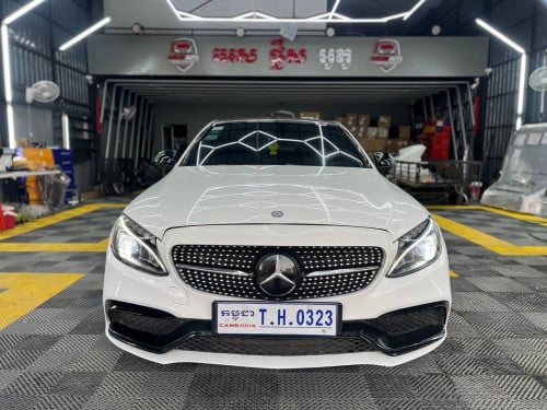 Mercedes Benz C300 2015