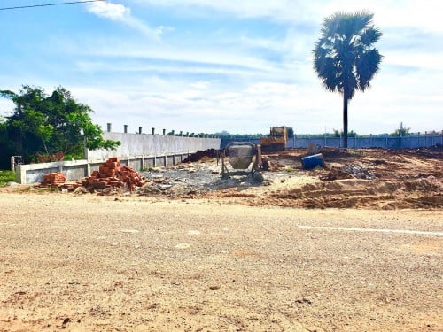 ដីលក់បន្ទាន់ ៖ ស្ថិតនៅខាងក្រោយស្តាតមរតកតេជោ (លីយ៉ុងផាត់)