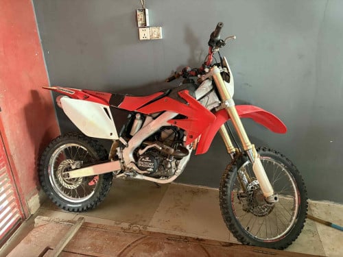 ម៉ូតូត្រៃសម្រាប់លក់