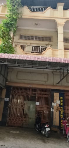 ផ្ទះល្វែង២ជាន់ (តម្លៃចរចាបាន)