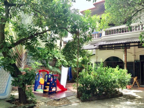 វីឡាជាមួយទីធ្លាចំណតធំទូលាយនៅជិតផ្សារទួលទំពូង (រង្វង់មូលផ្សារដើមថ្កូវ) ជិះតែ10នាទីដល់មាត់ទន្លេ