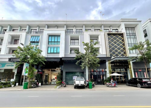 ផ្ទះអាជីវកម្មសម្រាប់លក់តម្លៃពិសេសនៅក្នុងបុរីជីបម៉ុងលែនម៉ាក271