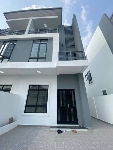 វីឡាកូនកាត់ ក្នុងបុរីឡាយគង់ ផ្លូវជាតិលេខ 3