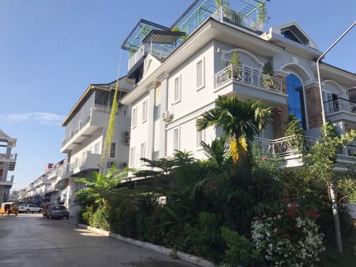 វីឡាភ្លោះកែងសម្រាប់លក់ នៅក្នុងបុរី វិមានភ្នំពេញ 598 ផ្លូវឯកឧត្តមជាសុផារ៉ា