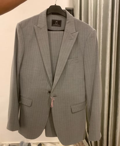 ឈុតអាធំ ថ្មី99% (ពាក់បានម្ដង ទិញមួយឈុត 150$ សាយ L )