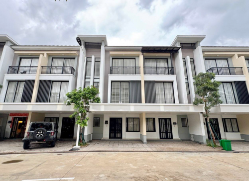វីឡាកូនកាត់ LC2 សម្រាប់ជួល | Link Villa LC2 For Rent  