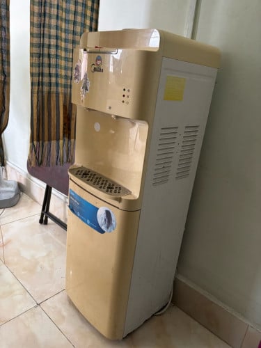 ម៉ាសុីនទឹកក្តៅ ត្រជាក់ ម៉ាក Midea