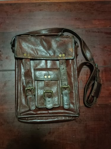 100% Genuine leather satchel bag.