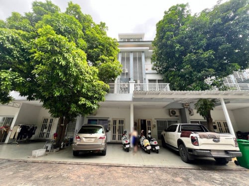 LA Villa for rent at Borey Peng Huoth (Near AEON Sen Sok)