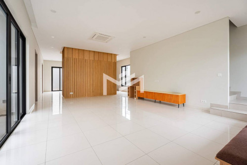 Modern 4 Bedrooms Villa for SALE in Borey Chankiri near New Airport