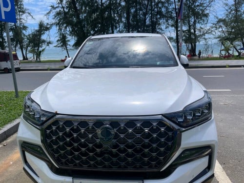 Rexton SUV ពណ៌រ 1ទឹកប្រើបាន1ពាន់​គីឡូម៉ែត្រ