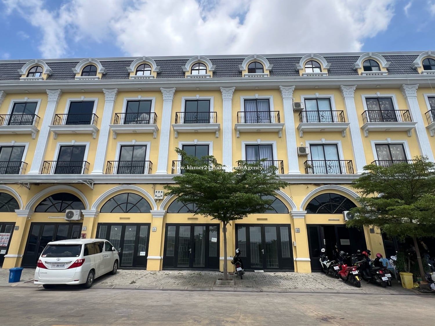 Shop for rent at OCIC (nk)