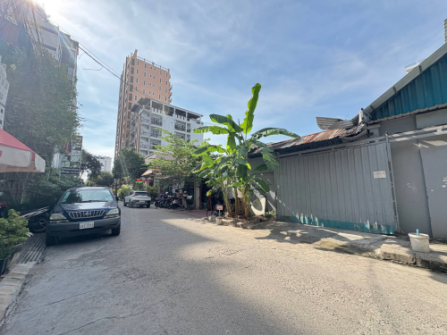 ឃ្លាំងសម្រាប់ជួលនៅបឹងត្របែក