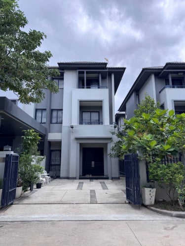 វីឡាភ្លោះ សម្រាប់លក់ បុរីជីបម៉ុងលេនមាក​ ៥០ម៉ែត្រ​