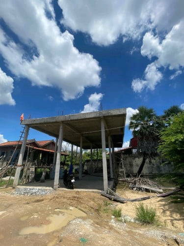 ដី និងផ្ទះលក់បន្ទាន់