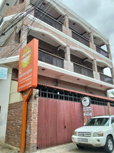 ផ្ទះកែង3ល្វែងដាក់លក់បន្ទាន់ (ស្ទឹងមានជ័យ)