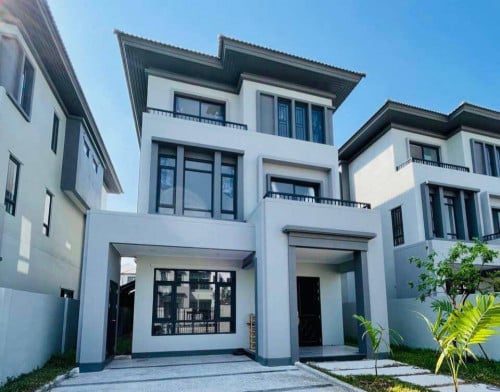 ឃ្វីនB​ សម្រាប់លក់ ទីតាំងបុរី​ ជីបម៉ុងផាកលែន 50ម៉ែត្រ​