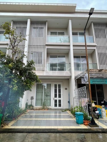 វីទ្បាកូនកាត់សម្រាប់ជួលក្នុងបុរីជីបម៉ុងសែន​សុខ /  Link House For Rent Borey Chip Mong Land Sen Sok