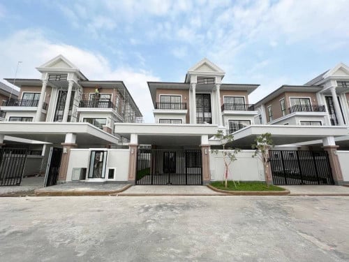 វីឡាភ្លោះ Twin Villa សម្រាប់លក់-ទីតាំង បុរី ប៉េង ហួត បឹងស្នោរ គម្រោង អេកូ ឌែលតា